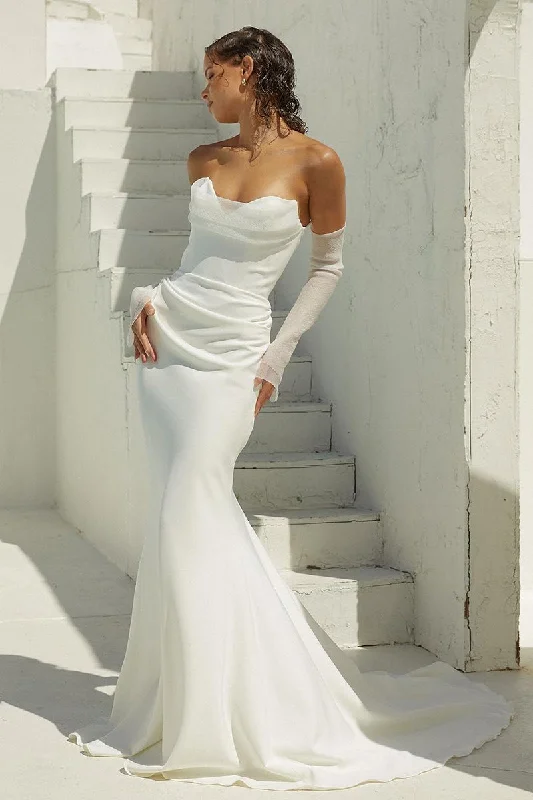 Sexy V neck Long Sleeves Elegant Wedding Dress with Court Train QW2172 Classic Bridal Gown